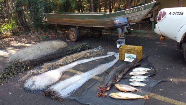 PMA Flagra Pescadores Praticando Pesca Ilegal No Rio Grande Em Franca